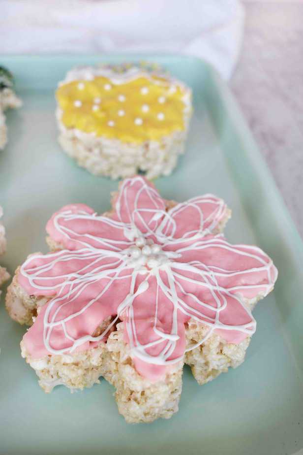 pink flower rice krispie treat on blue tray