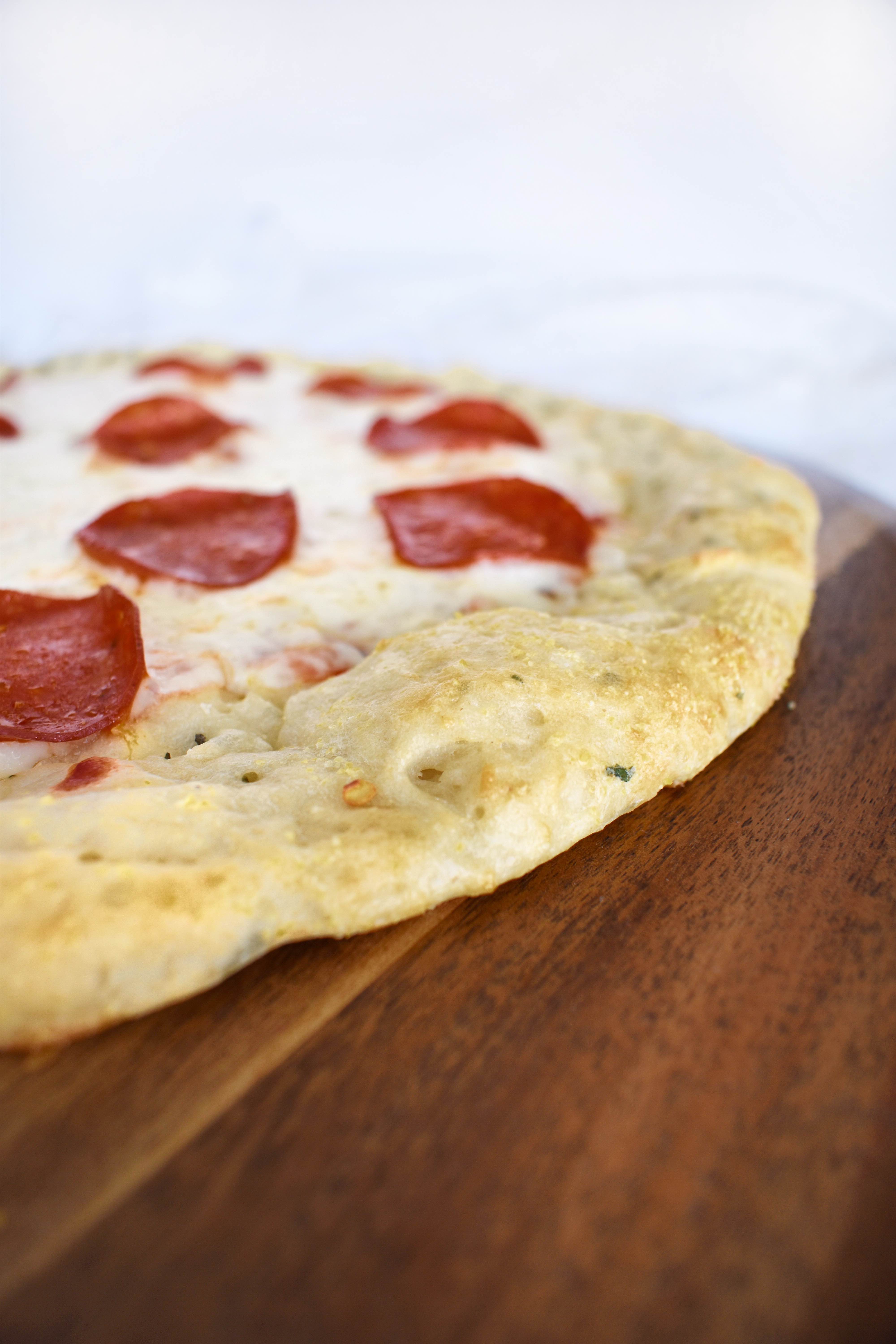 close up of 5 minute pizza crust