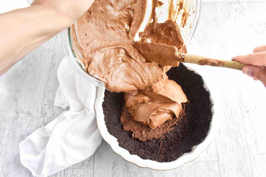 pouring chocolate mousse filling into chocolate royal silk pie