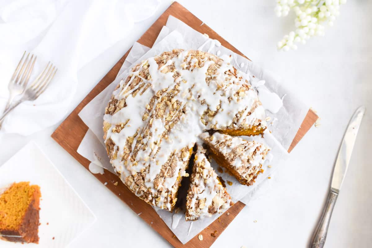 whole coffee cake sliced into pieces on cutting board. 