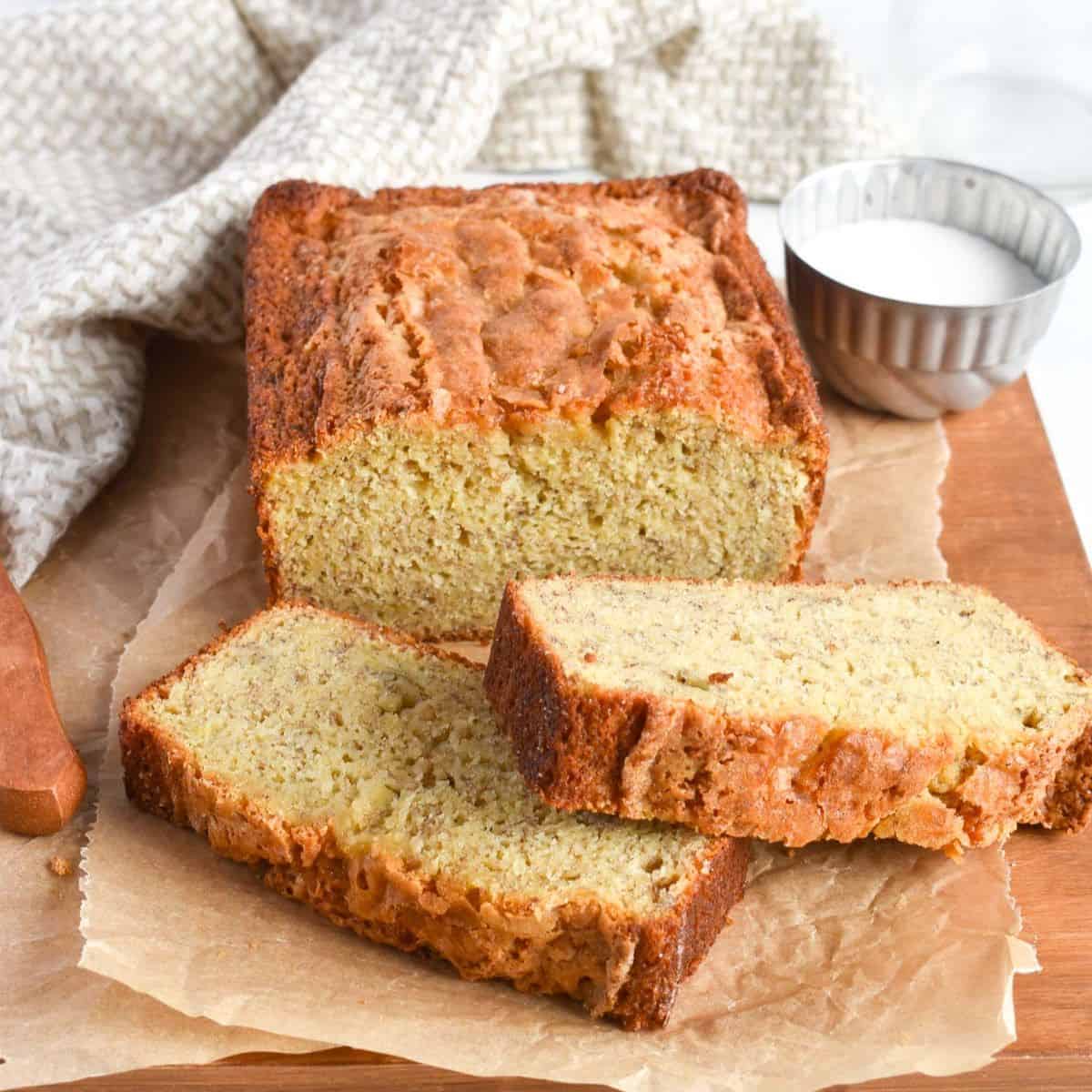 banana bread loaf with slices in front of it.