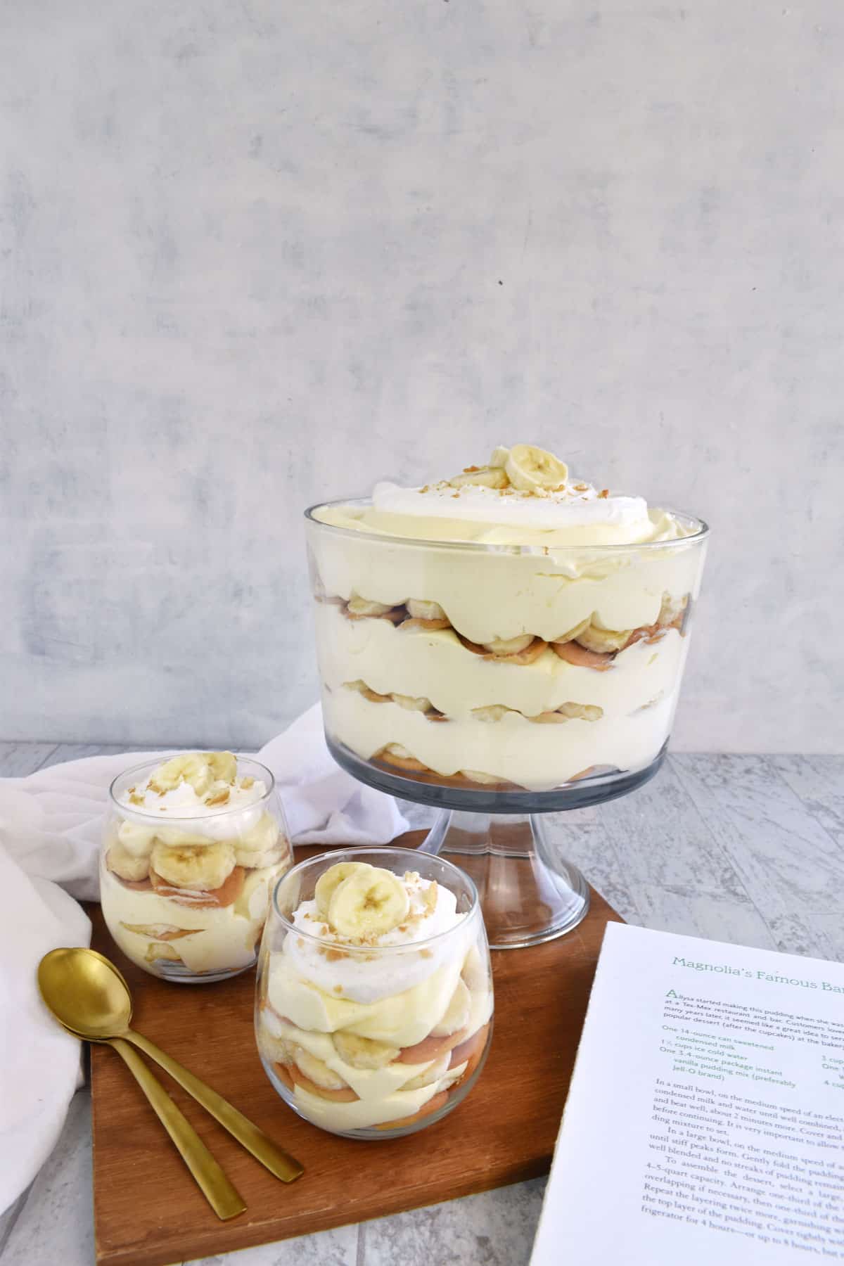 large trifle bowl and small cups with banana pudding. 